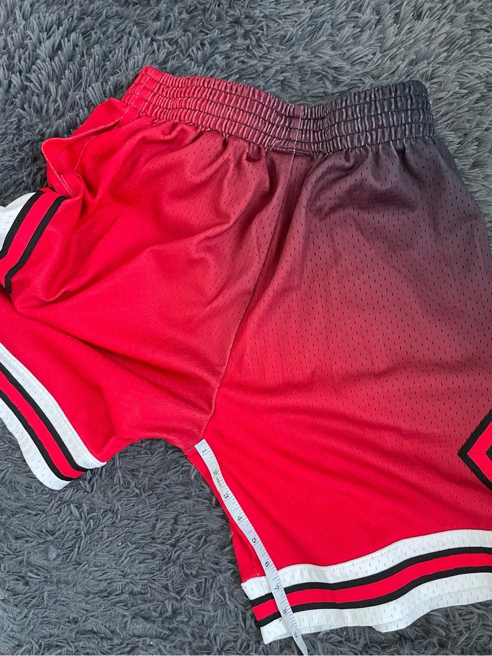 Men Size M Mitchell & Ness  NBA Red Chicago Bulls Golden Hour Swingman Shorts